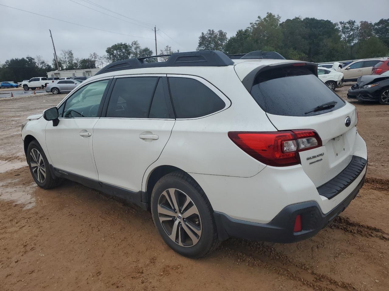 2018 Subaru Outback - Image 2