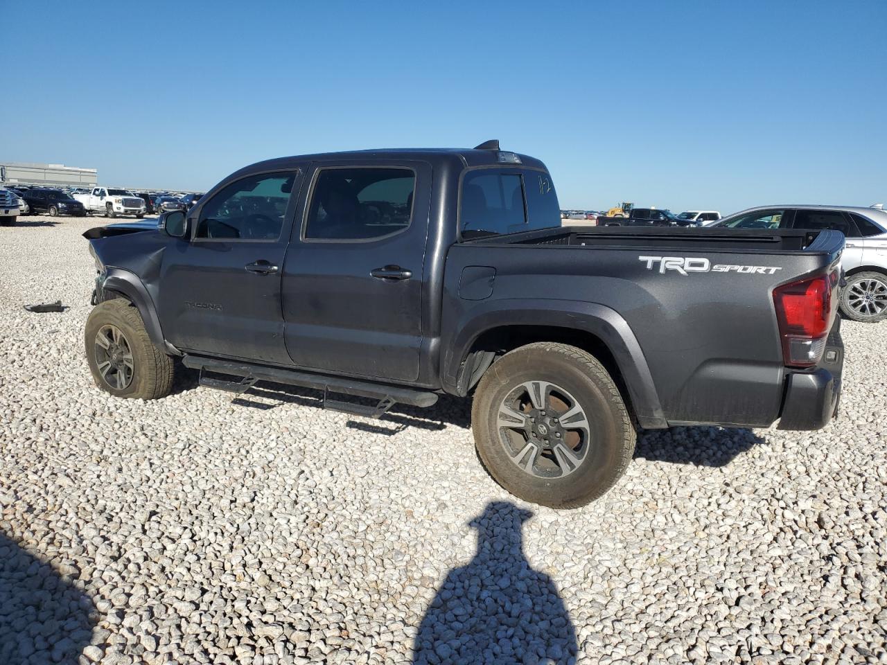 VIN 3TMAZ5CN5JM077766 2018 TOYOTA TACOMA no.2