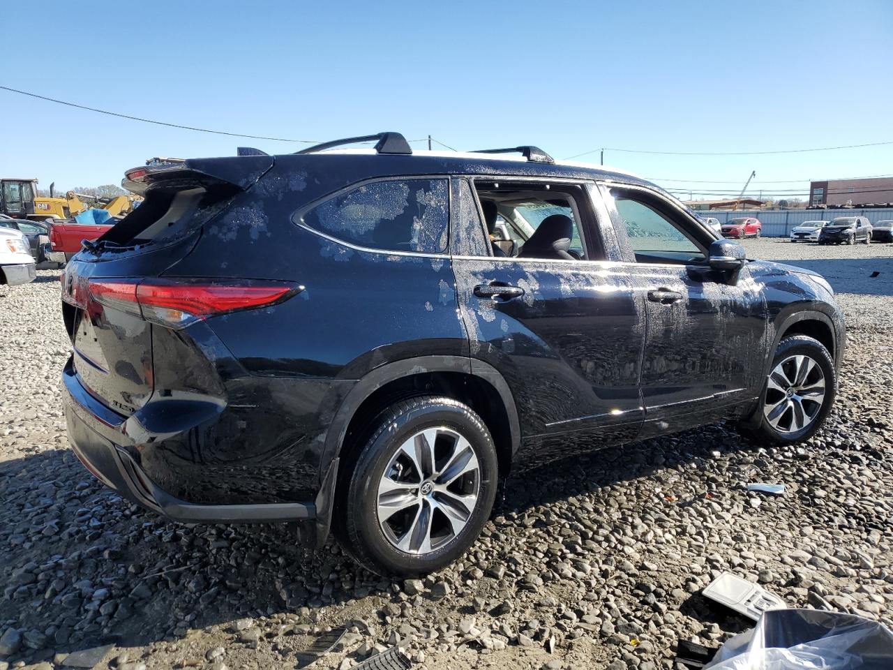 2022 Toyota Highlander - Image 3