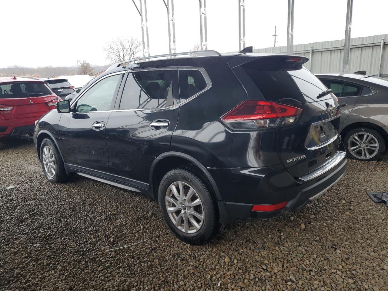 2018 Nissan Rogue - Image 2