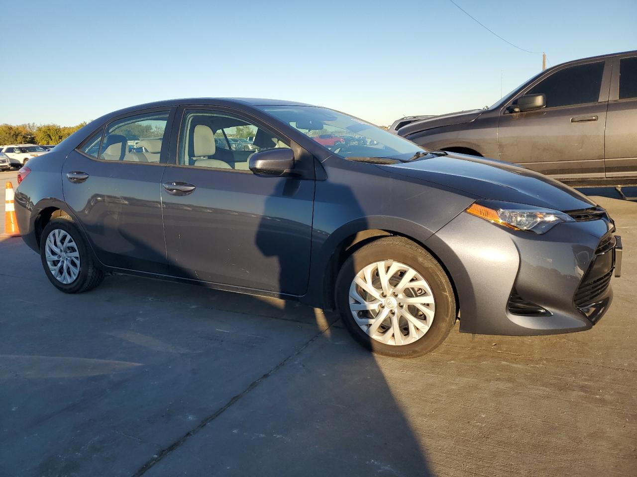 VIN 5YFBURHE0JP786004 2018 TOYOTA COROLLA no.4