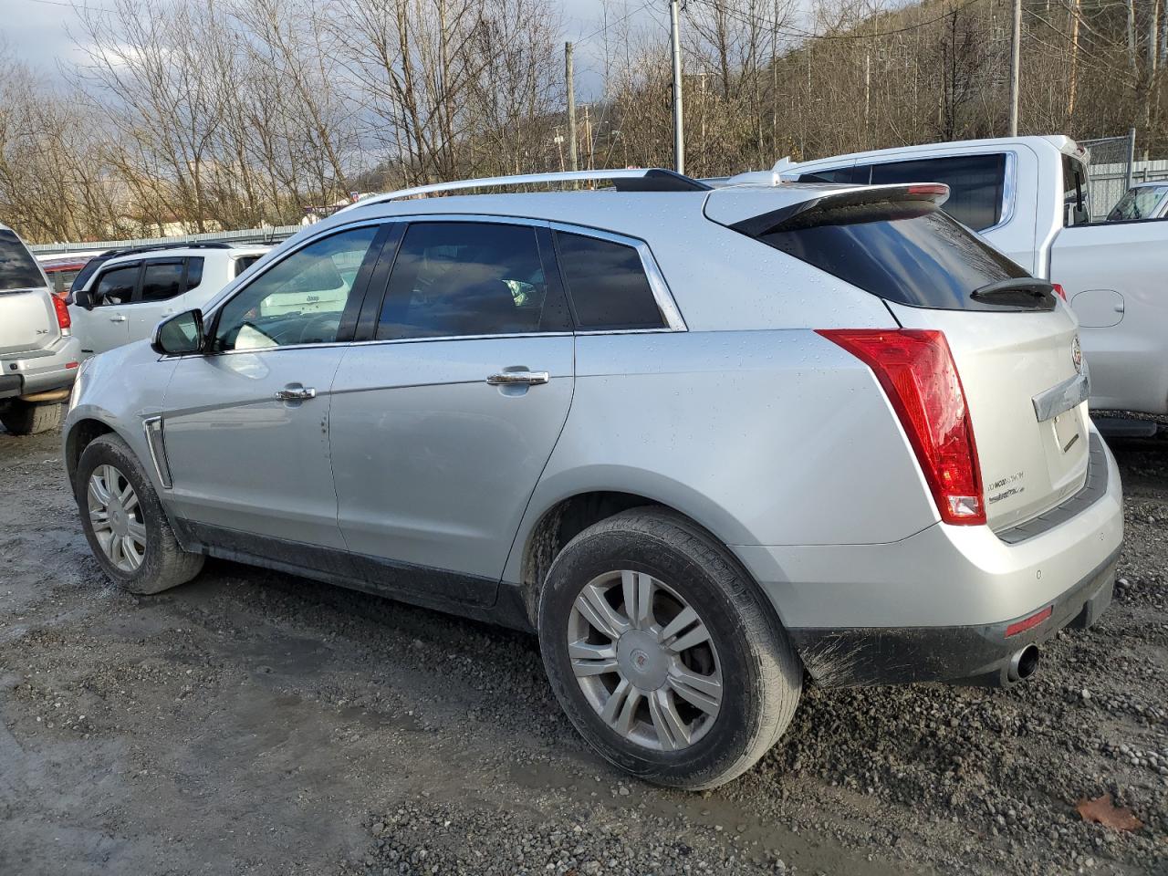 VIN 3GYFNEE33FS567844 2015 CADILLAC SRX no.2