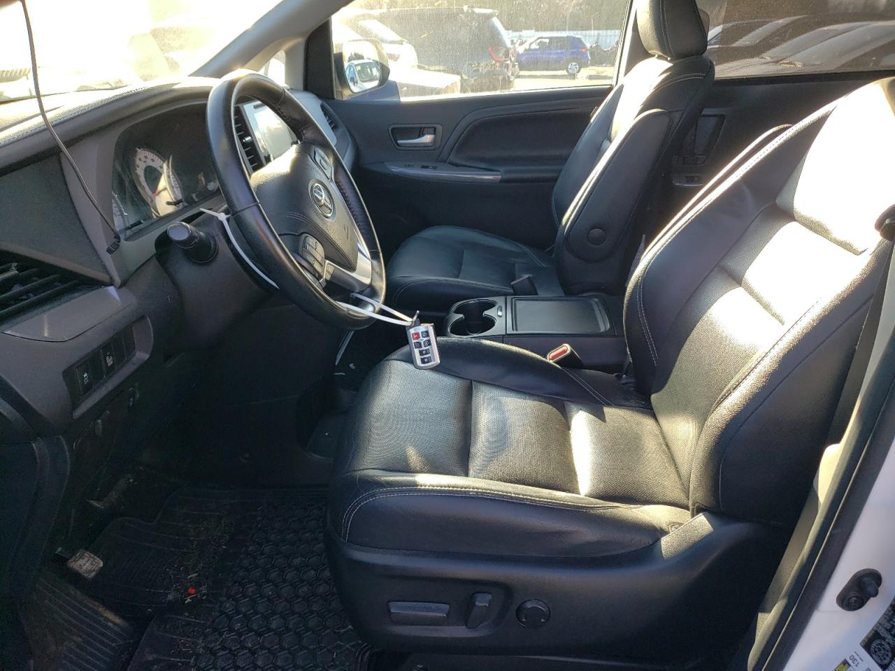 2015 Toyota Sienna - Image 7
