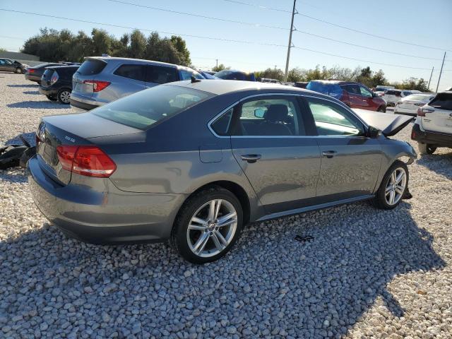 Sedans VOLKSWAGEN PASSAT 2014 Szary