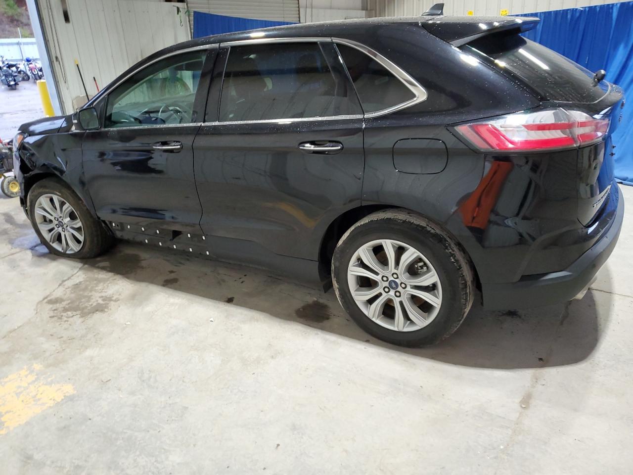 2022 Ford Edge - Image 2