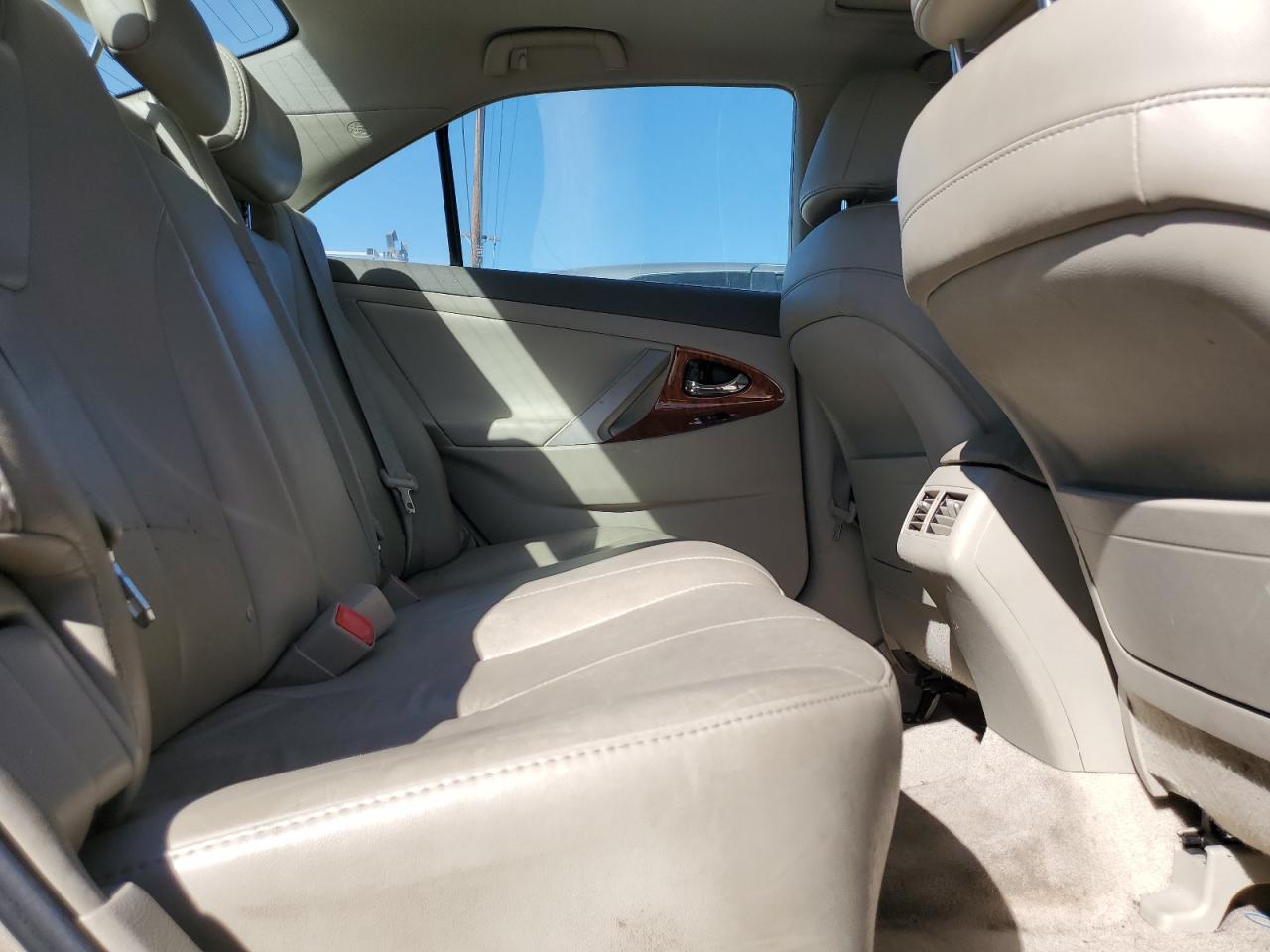 2010 Toyota Camry - Image 10
