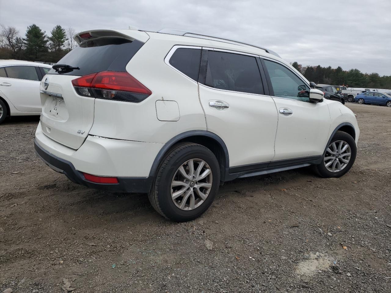 2018 Nissan Rogue - Image 3