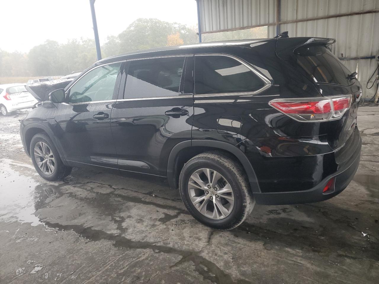 2015 Toyota Highlander - Image 2