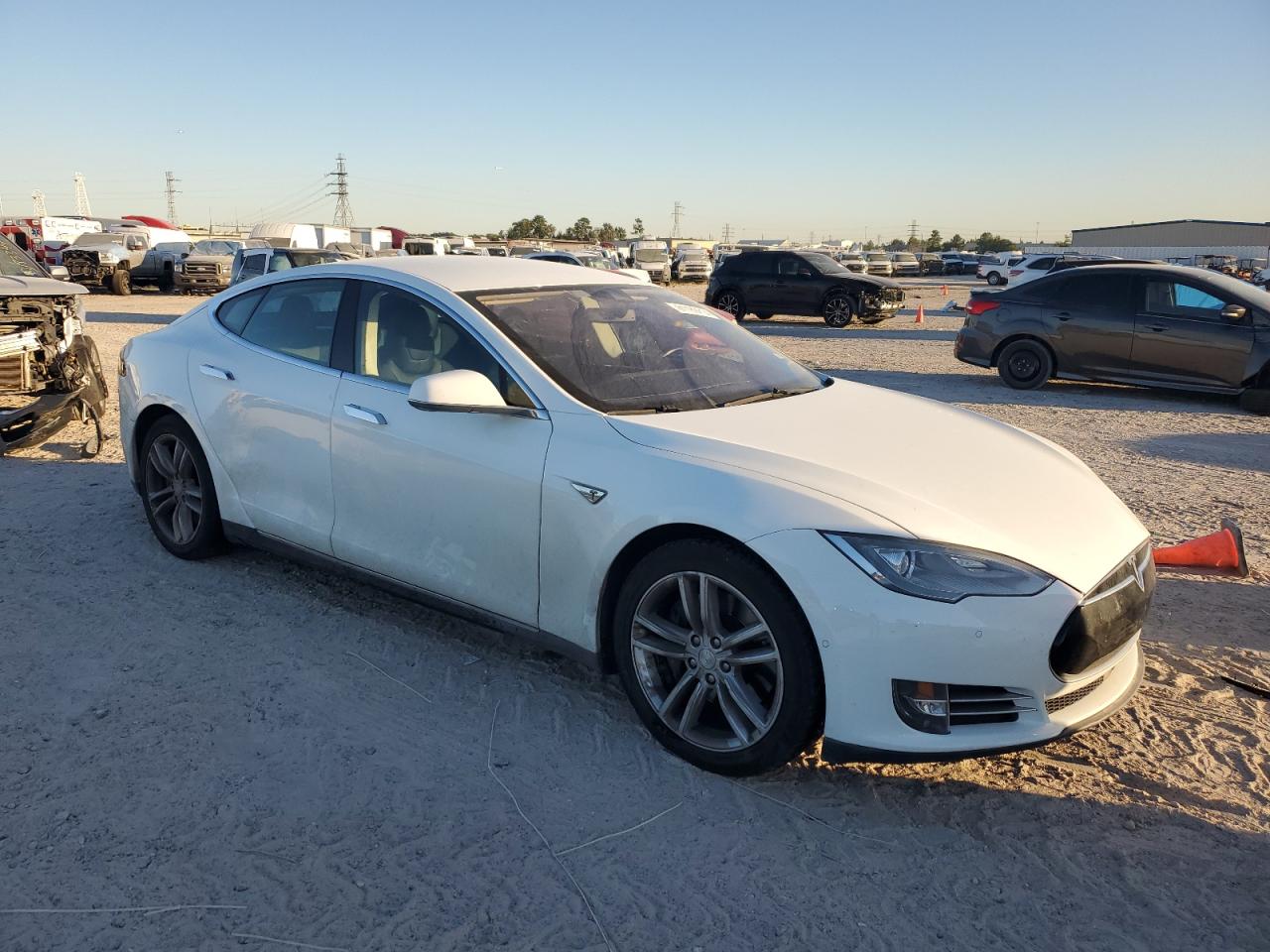 VIN 5YJSA1E19GF131582 2016 TESLA MODEL S no.4