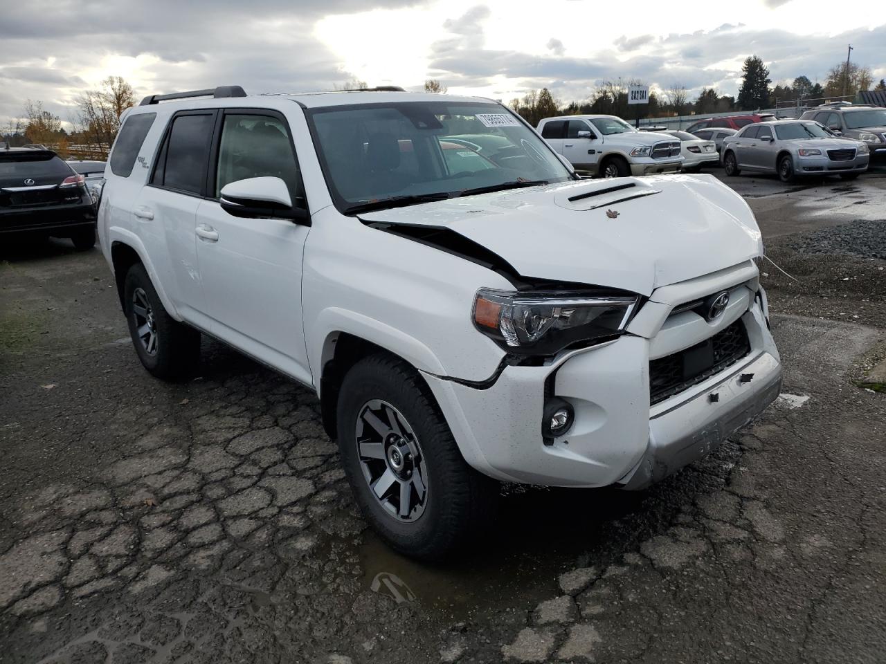 VIN JTERU5JR0P6207917 2023 TOYOTA 4RUNNER SE no.4