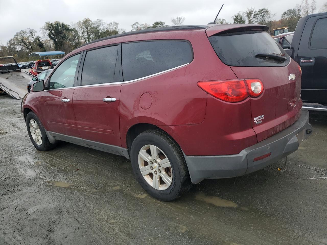 2010 Chevrolet Traverse - Image 2