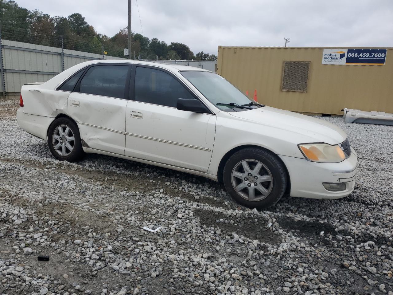 2000 Toyota Avalon - Image 4