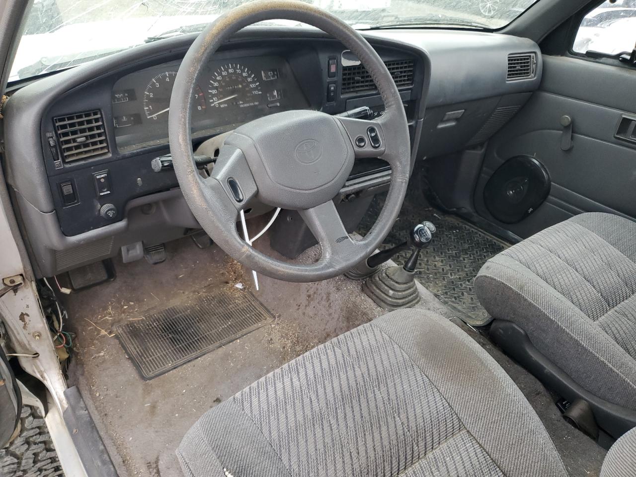 1990 Toyota Pickup - Image 8