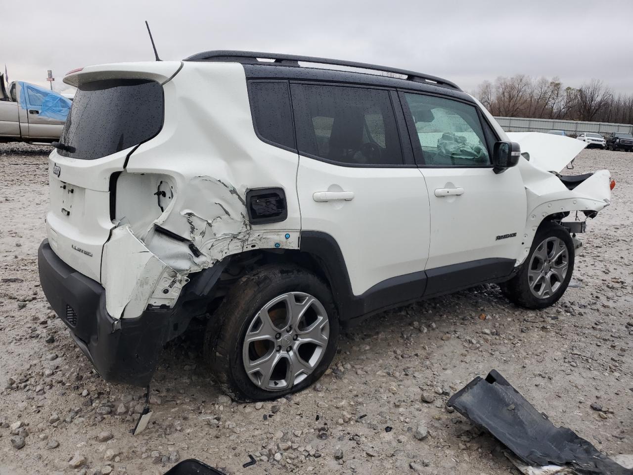 VIN ZACNJBD17LPL71704 2020 JEEP RENEGADE no.3