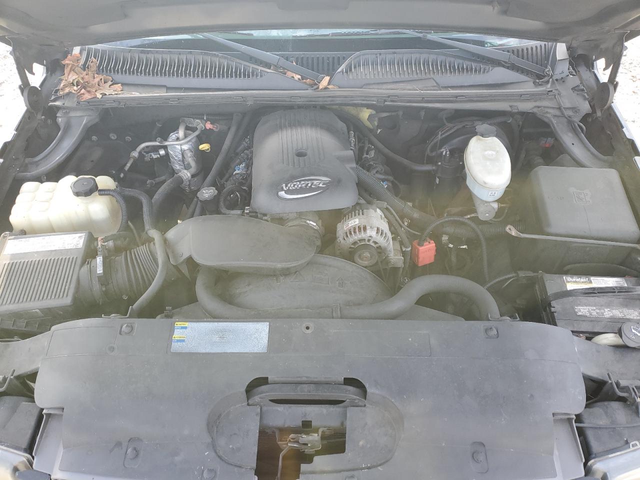 2004 Chevrolet Silverado - Image 12