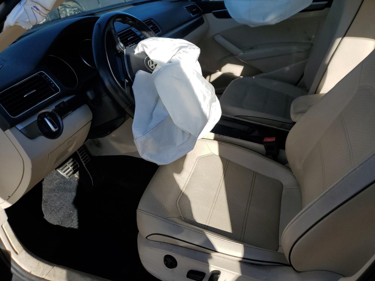2018 Volkswagen Passat - Image 7