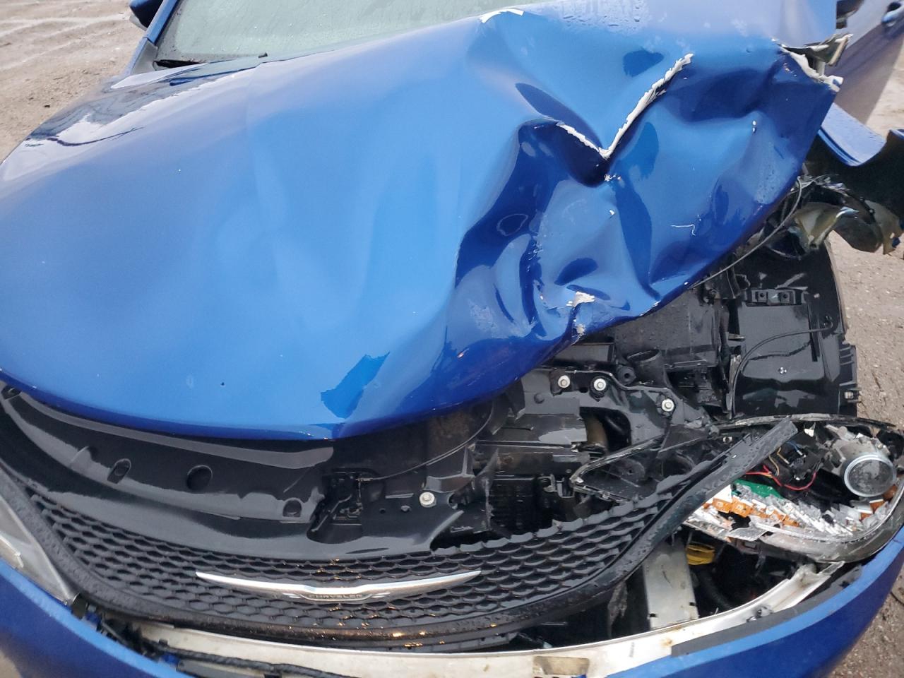 2015 Chrysler 200 - Image 11