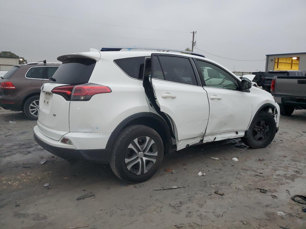 VIN JTMZFREV5HJ701542 2017 TOYOTA RAV4 no.3