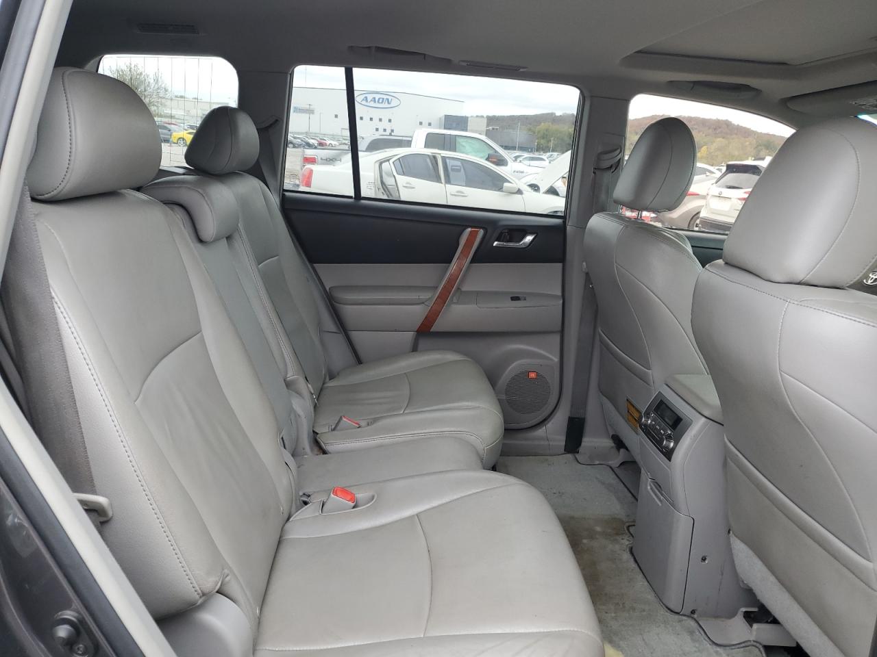 2010 Toyota Highlander - Image 11