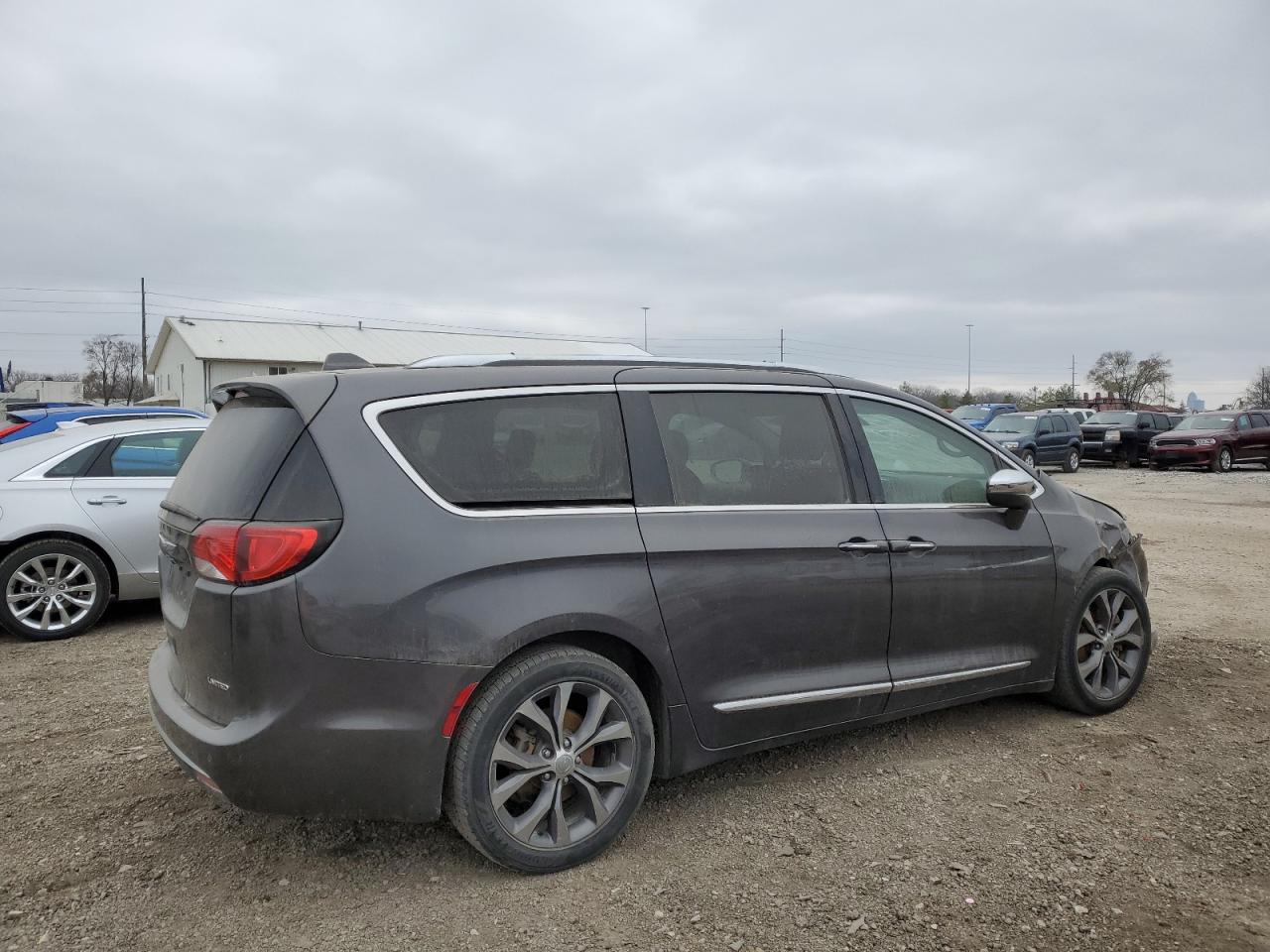 2017 Chrysler Pacifica - Image 3