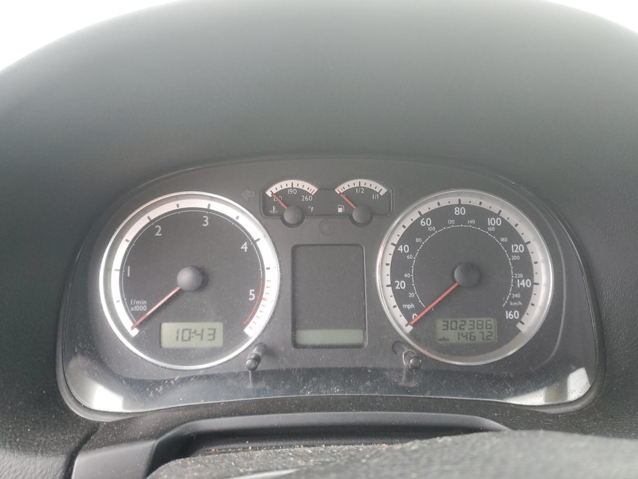 2004 Volkswagen Jetta - Image 9
