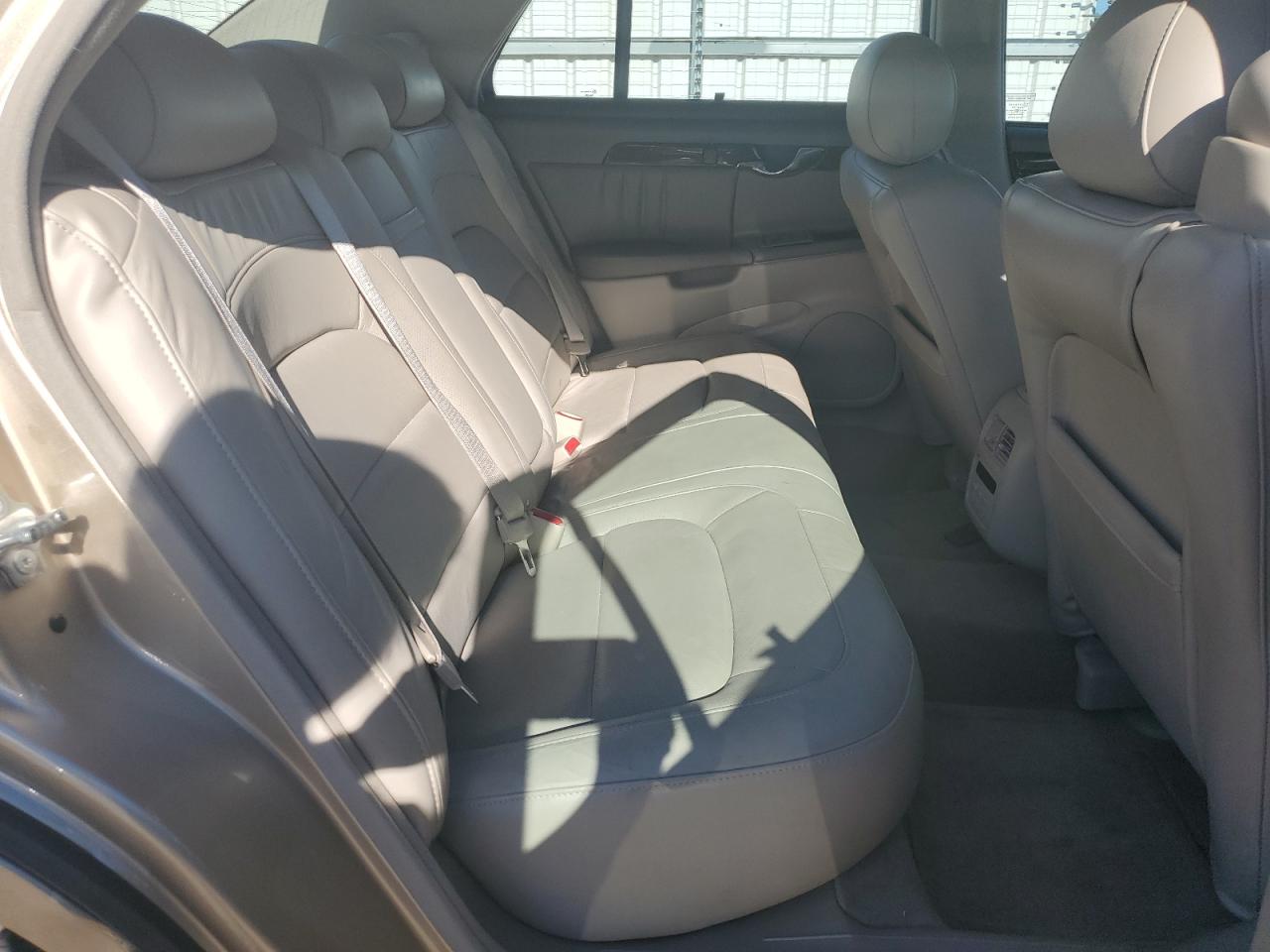 2005 Cadillac De Ville - Image 10
