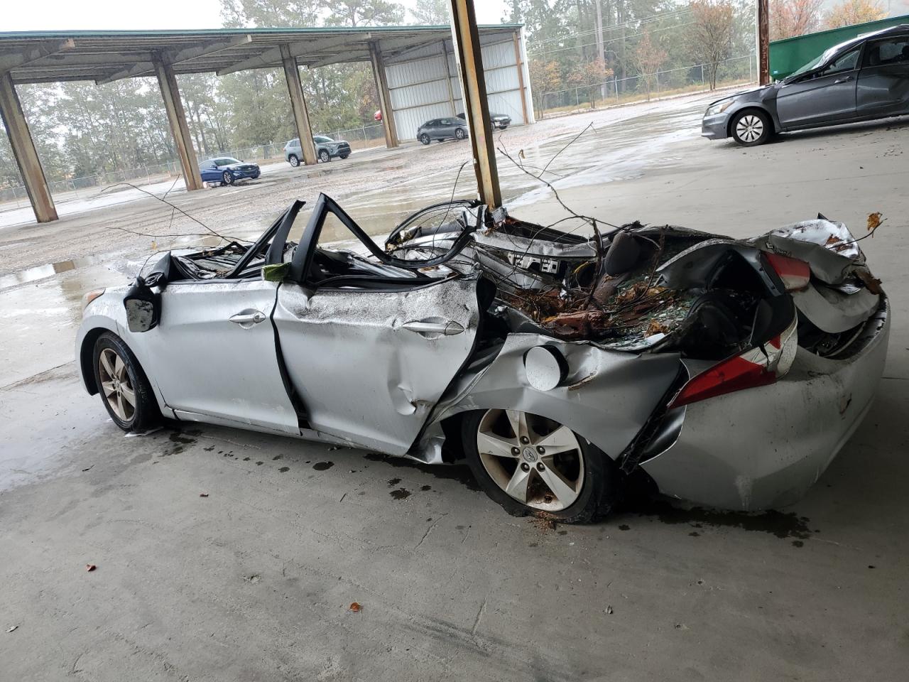 2011 Hyundai Elantra - Image 2