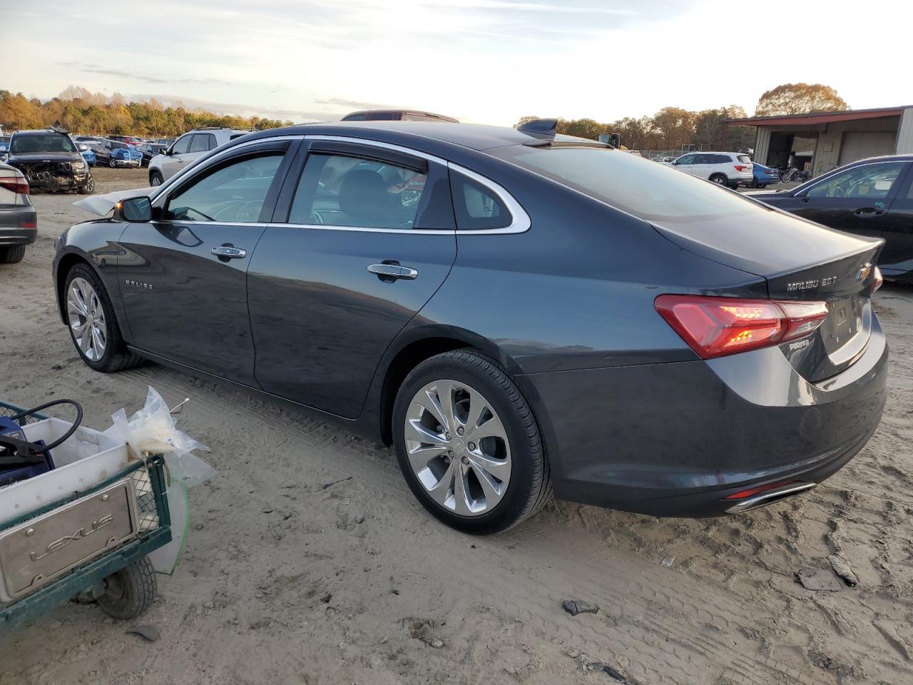 2019 Chevrolet Malibu - Image 2