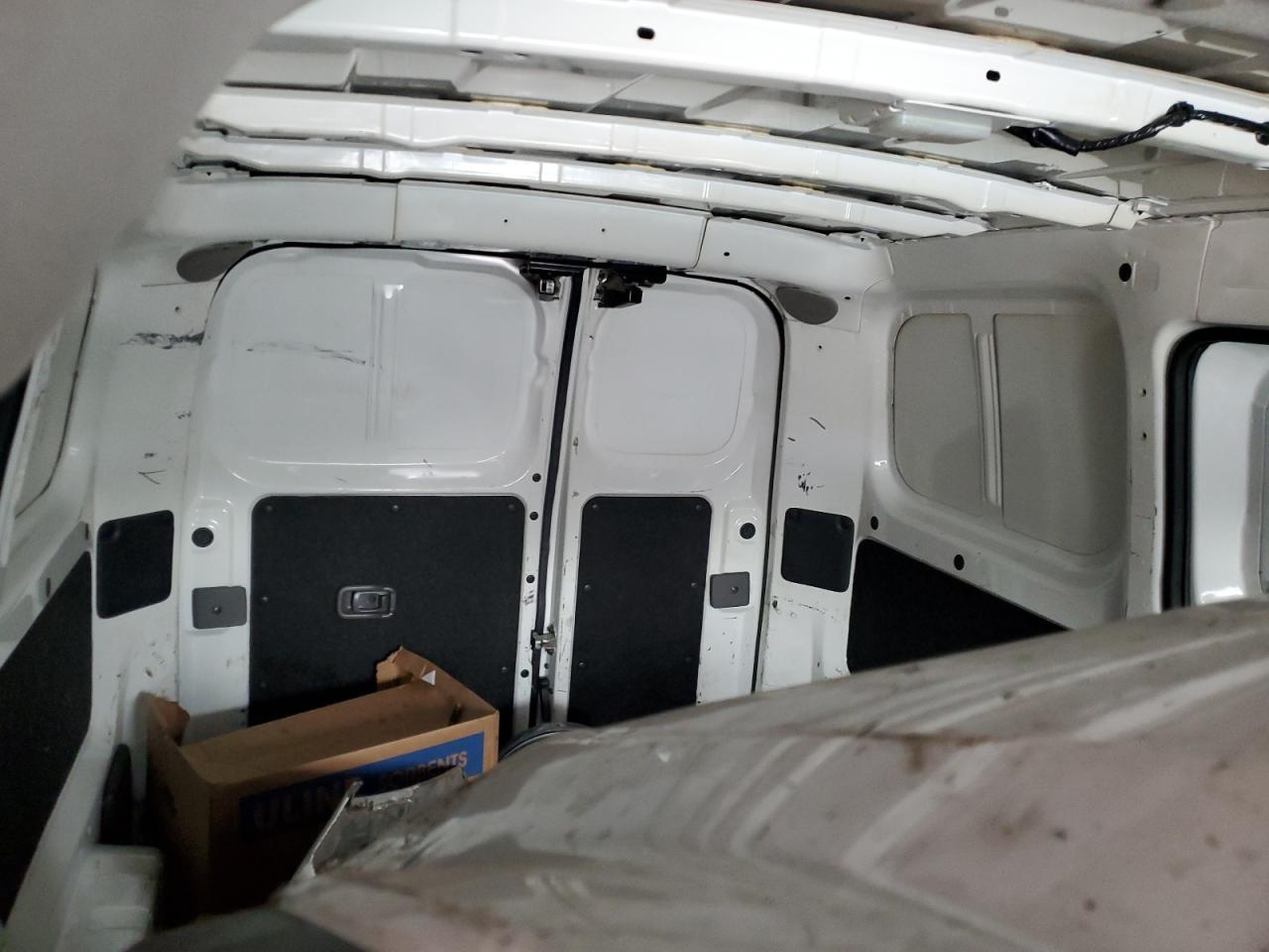 2017 Chevrolet Express - Image 11