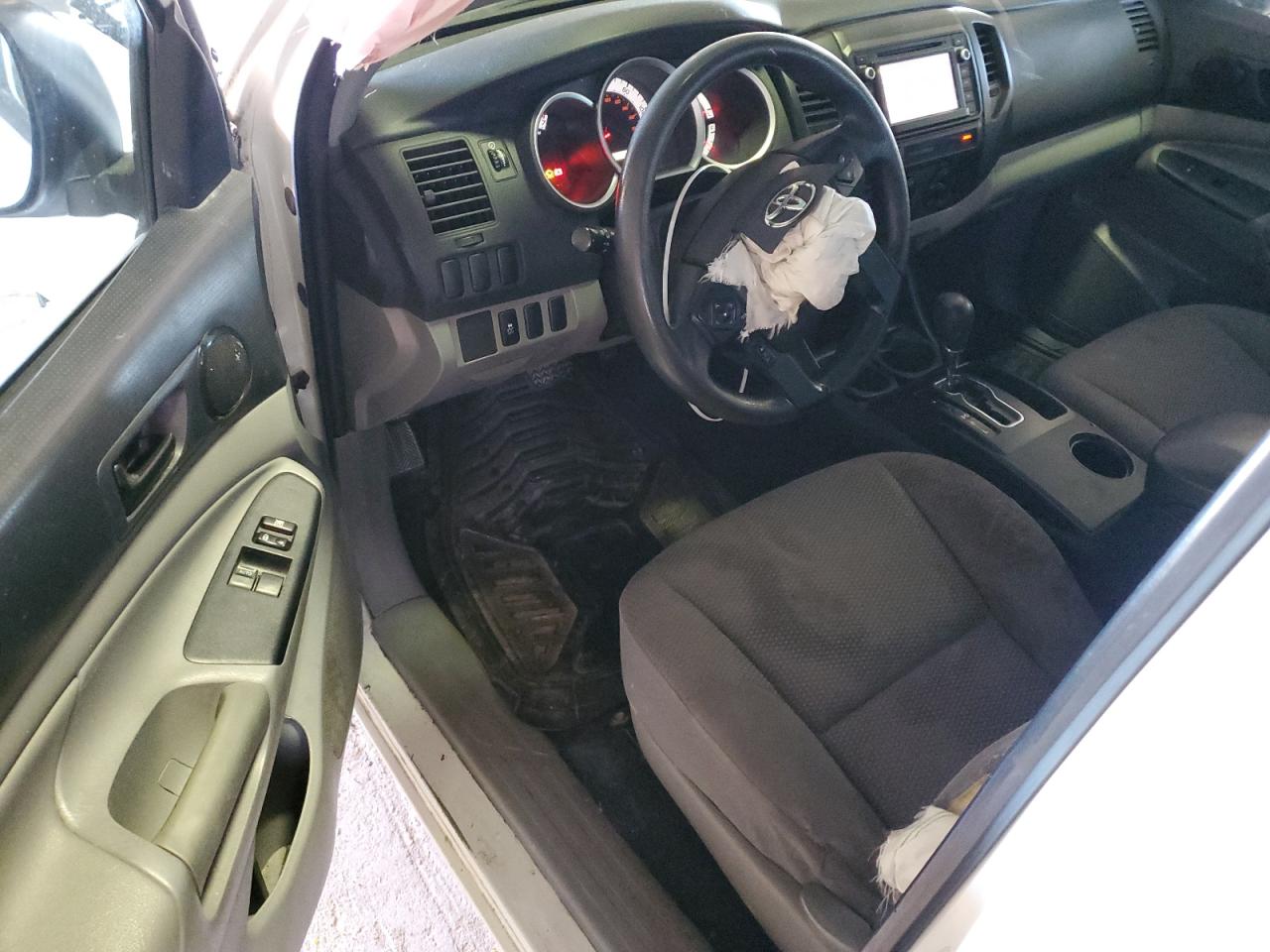 2015 Toyota Tacoma - Image 8