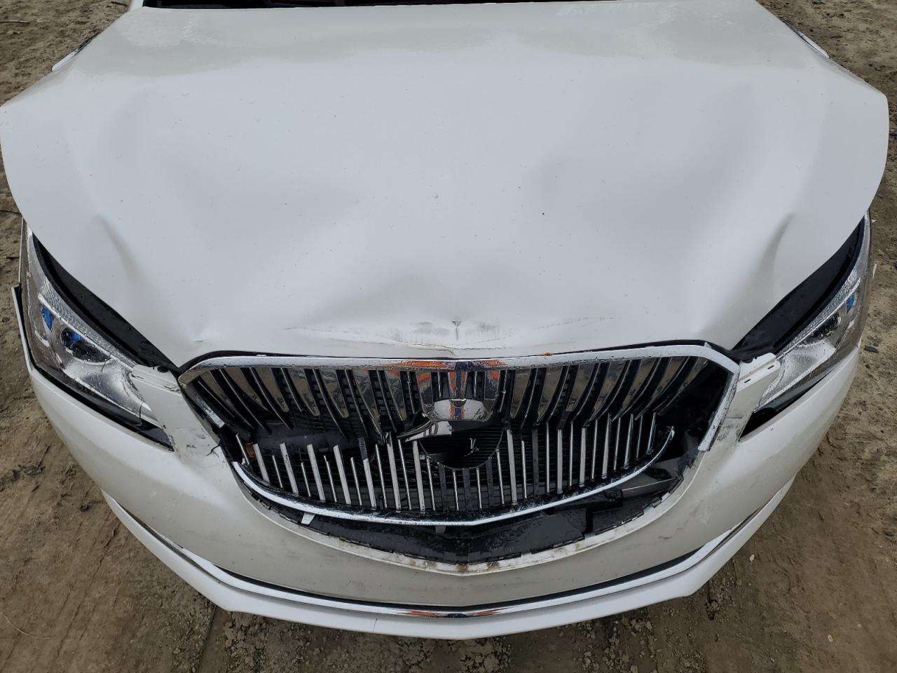 2016 Buick LaCrosse - Image 11