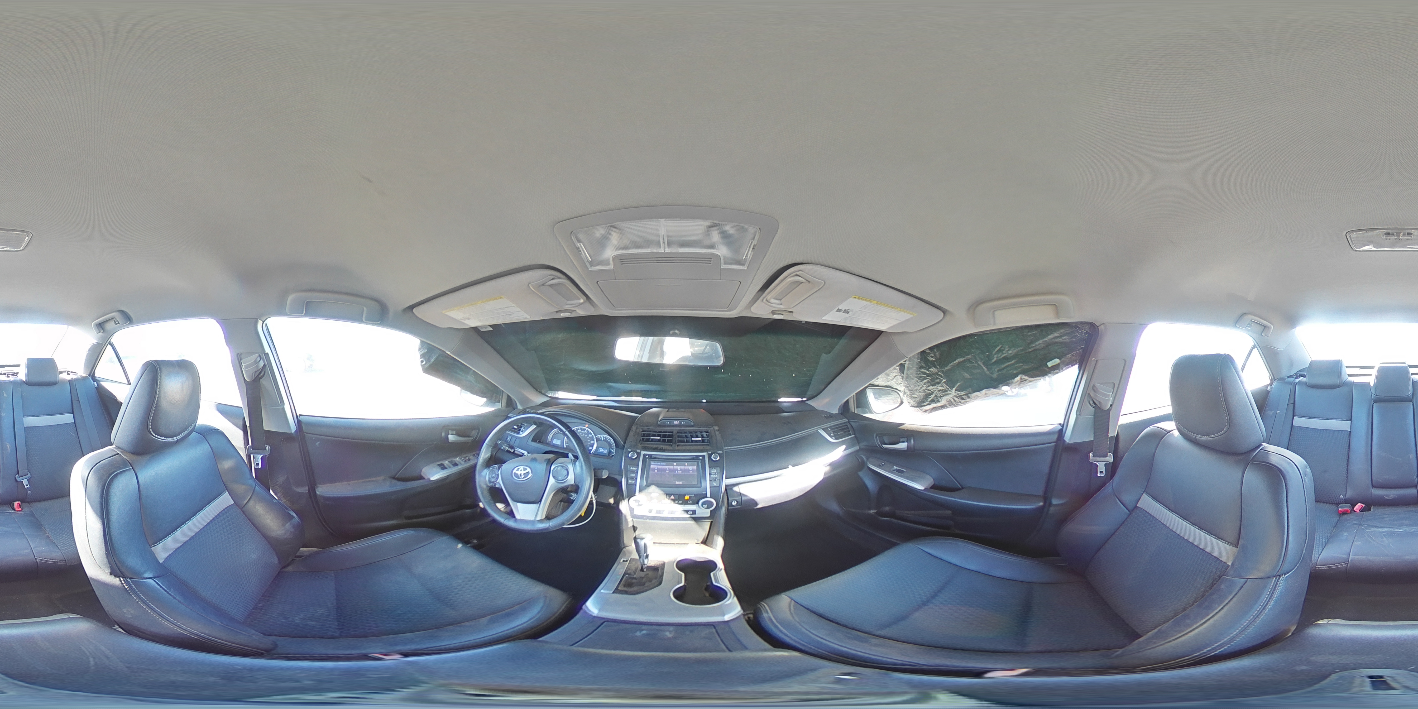 2014 Toyota Camry - Image 13