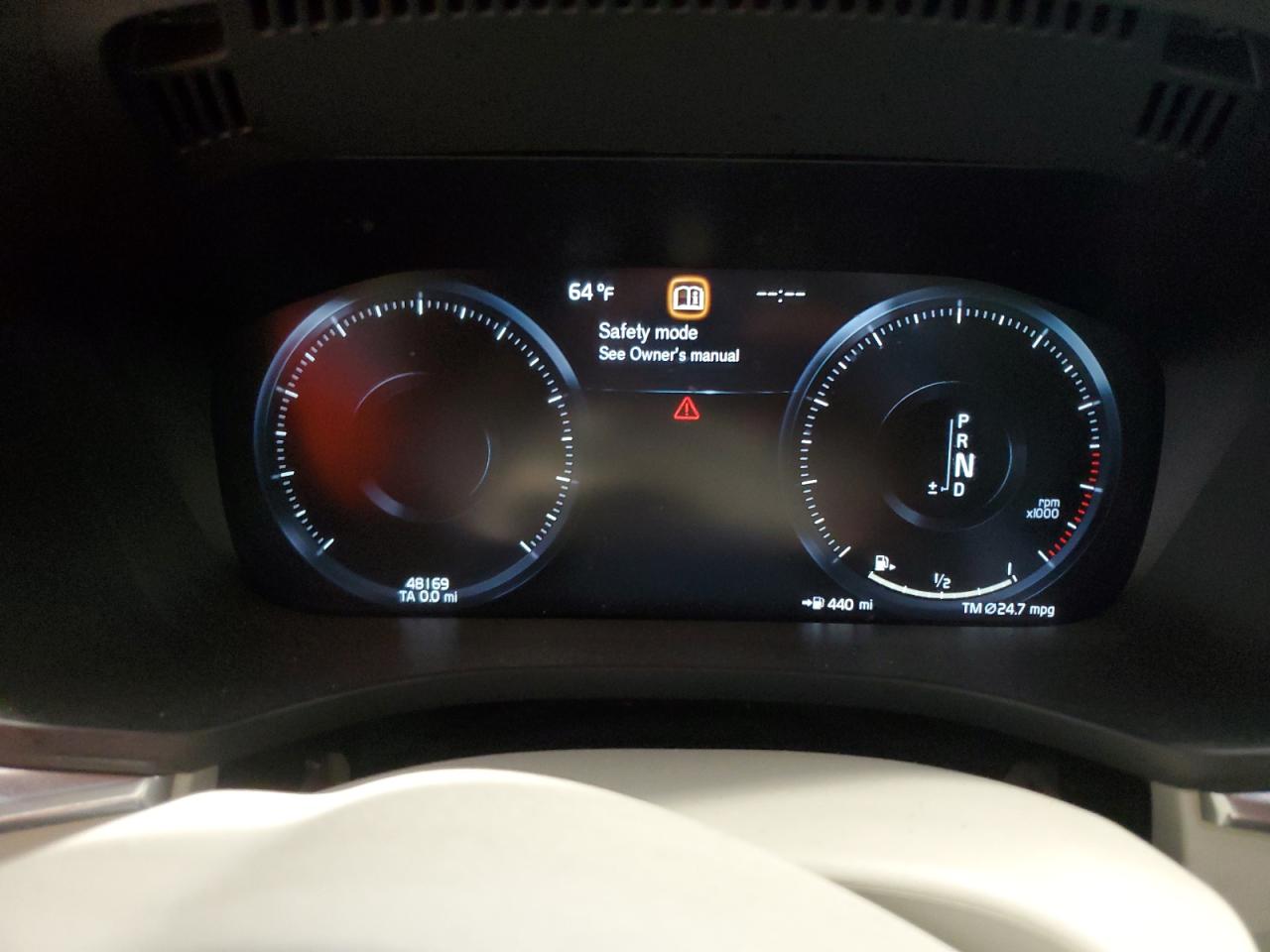 2021 Volvo XC60 - Image 9