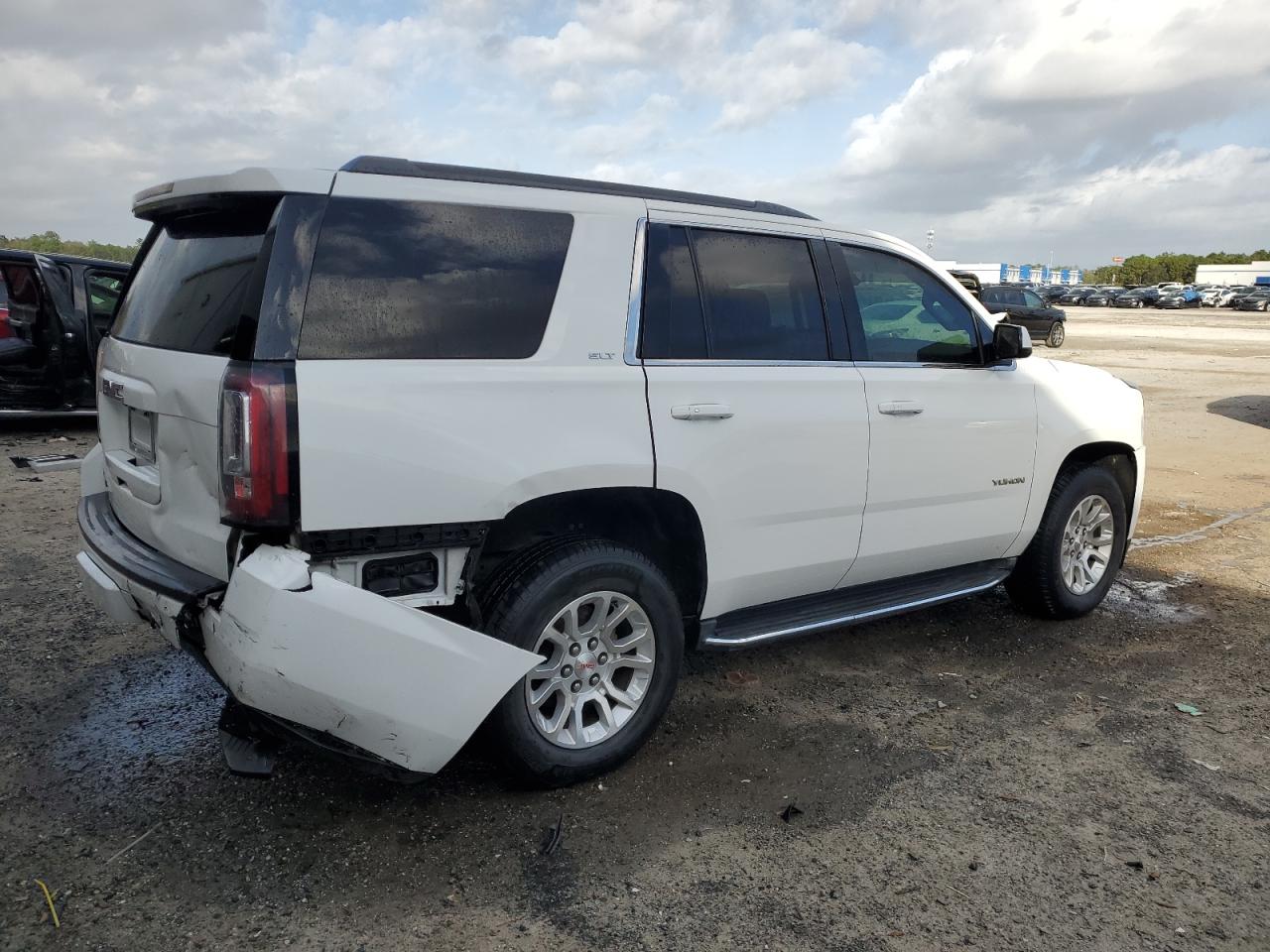 2017 GMC Yukon - Image 3