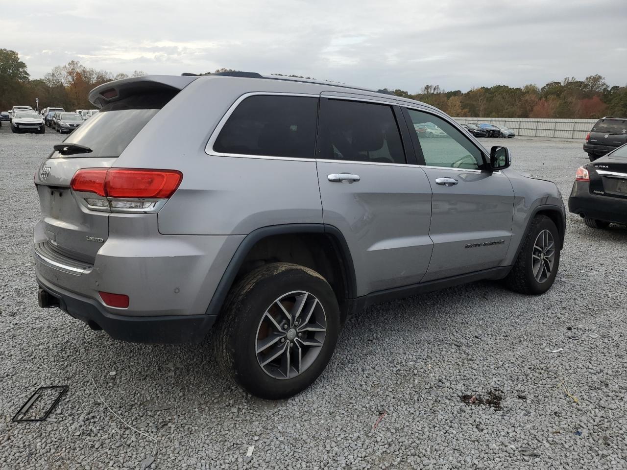 2017 Jeep Grand Cherokee - Image 3