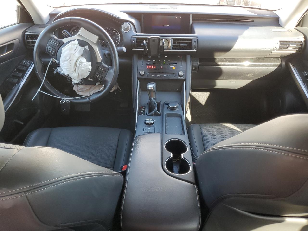 2018 Lexus IS - Image 8