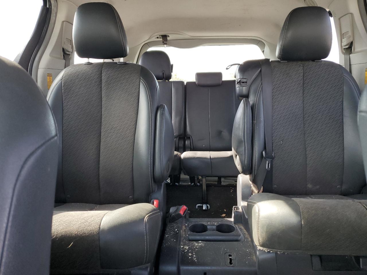 2014 Toyota Sienna - Image 10