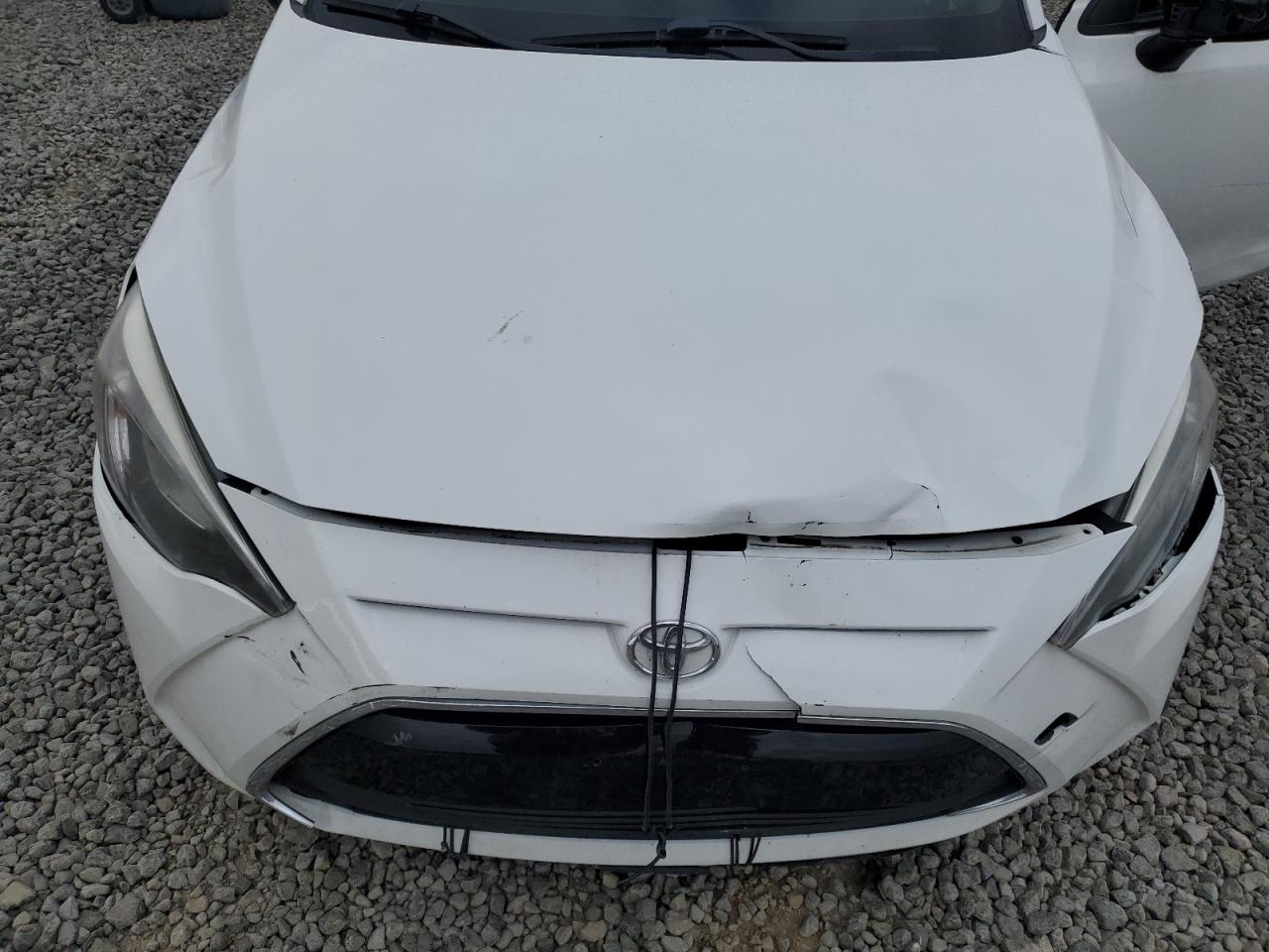 2018 Toyota Yaris - Image 11