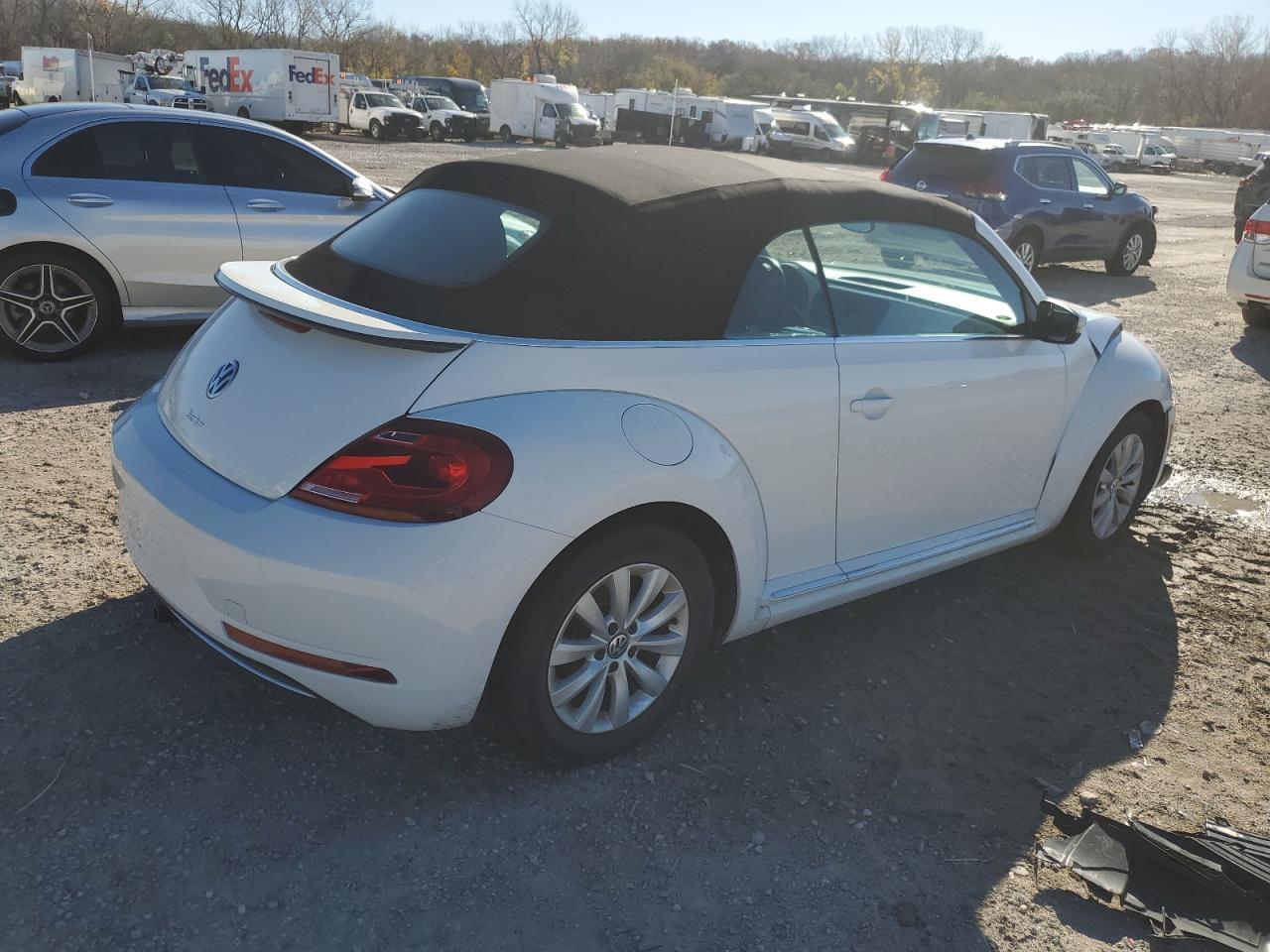 2018 Volkswagen Beetle - Image 3
