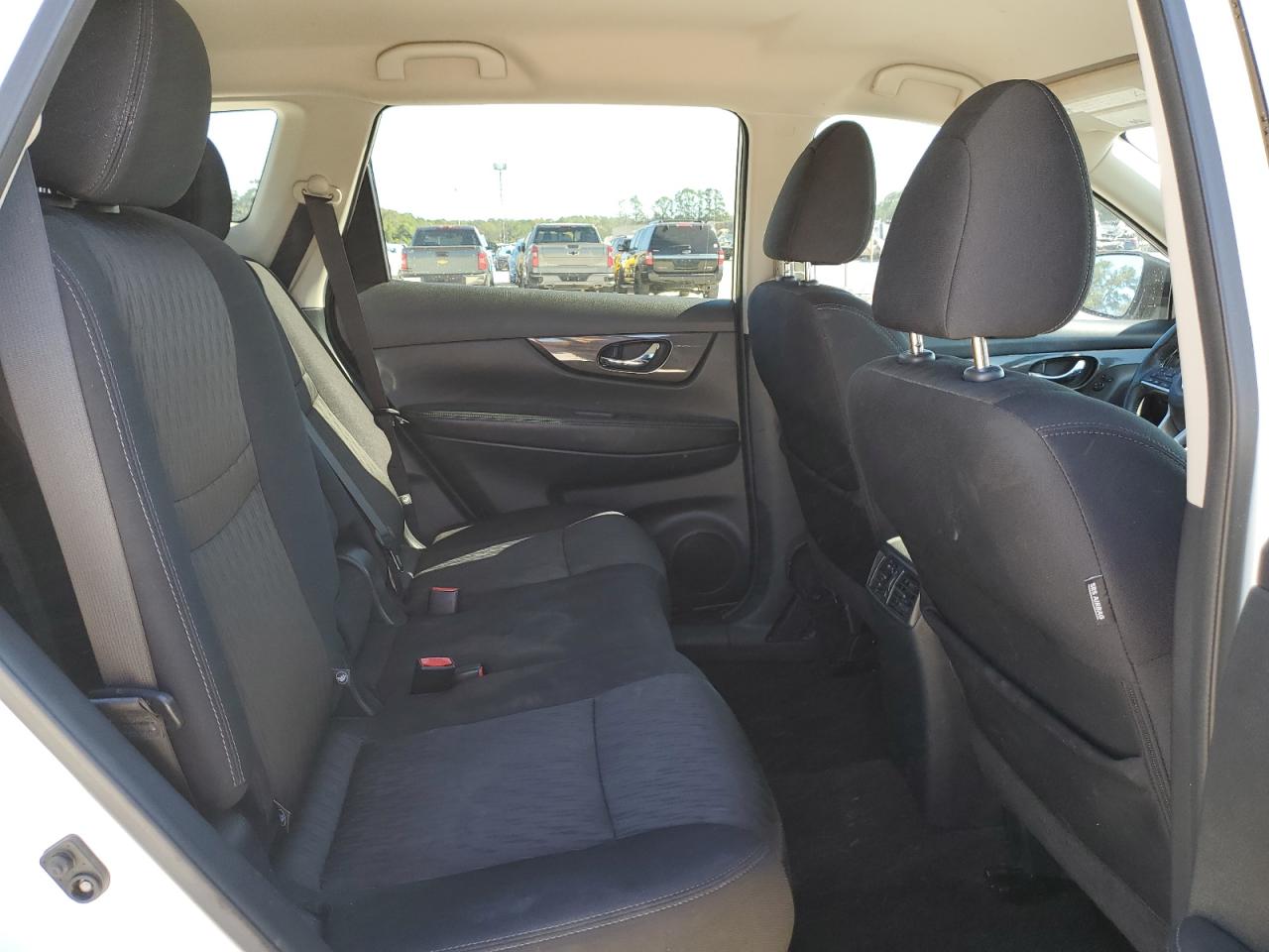 2017 Nissan Rogue - Image 11