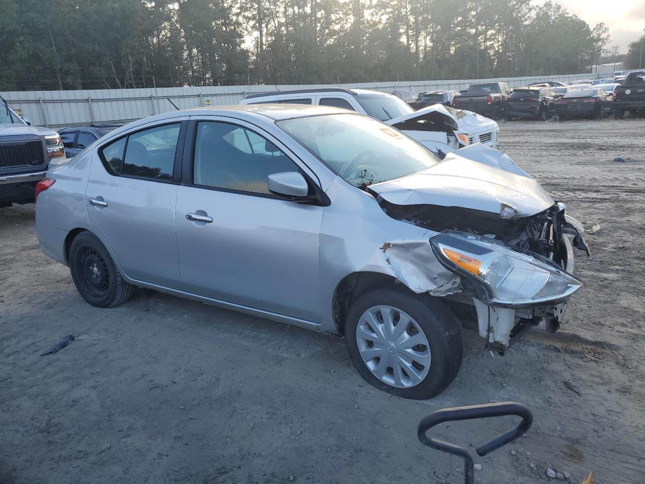 2019 Nissan Versa - Image 4
