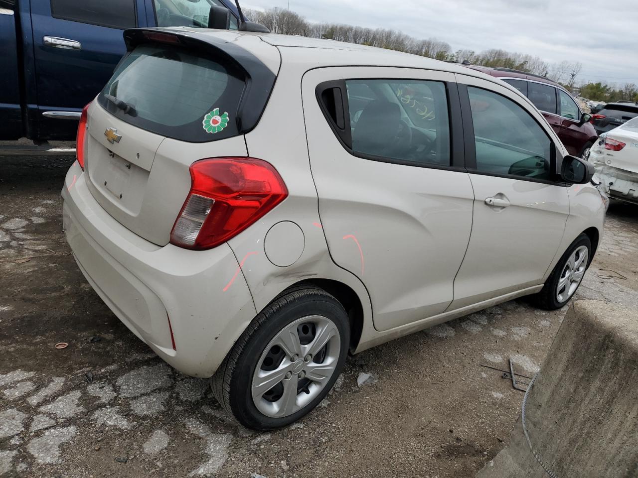 VIN KL8CB6SA6KC702950 2019 CHEVROLET SPARK no.3