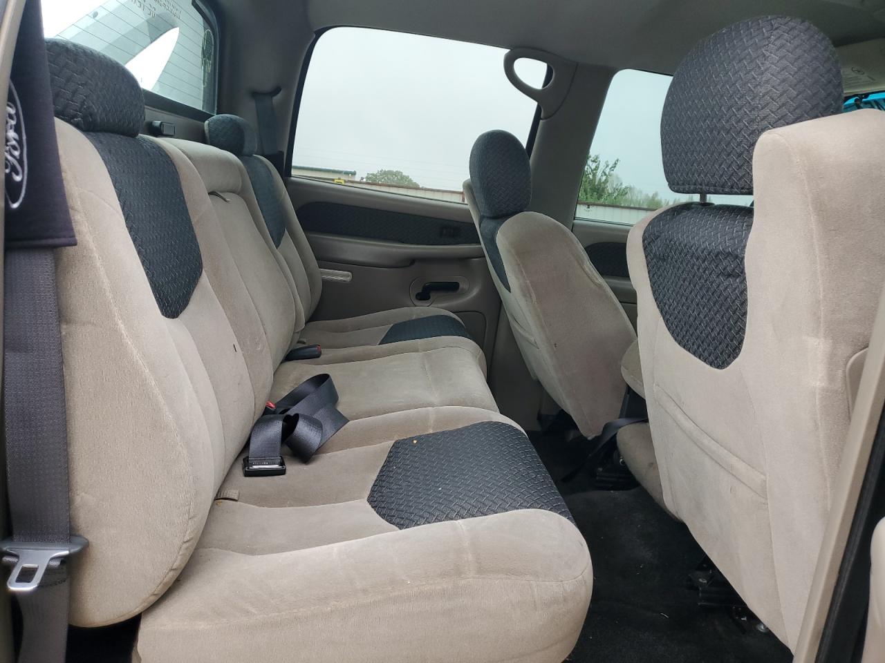 2002 Chevrolet Avalanche - Image 11