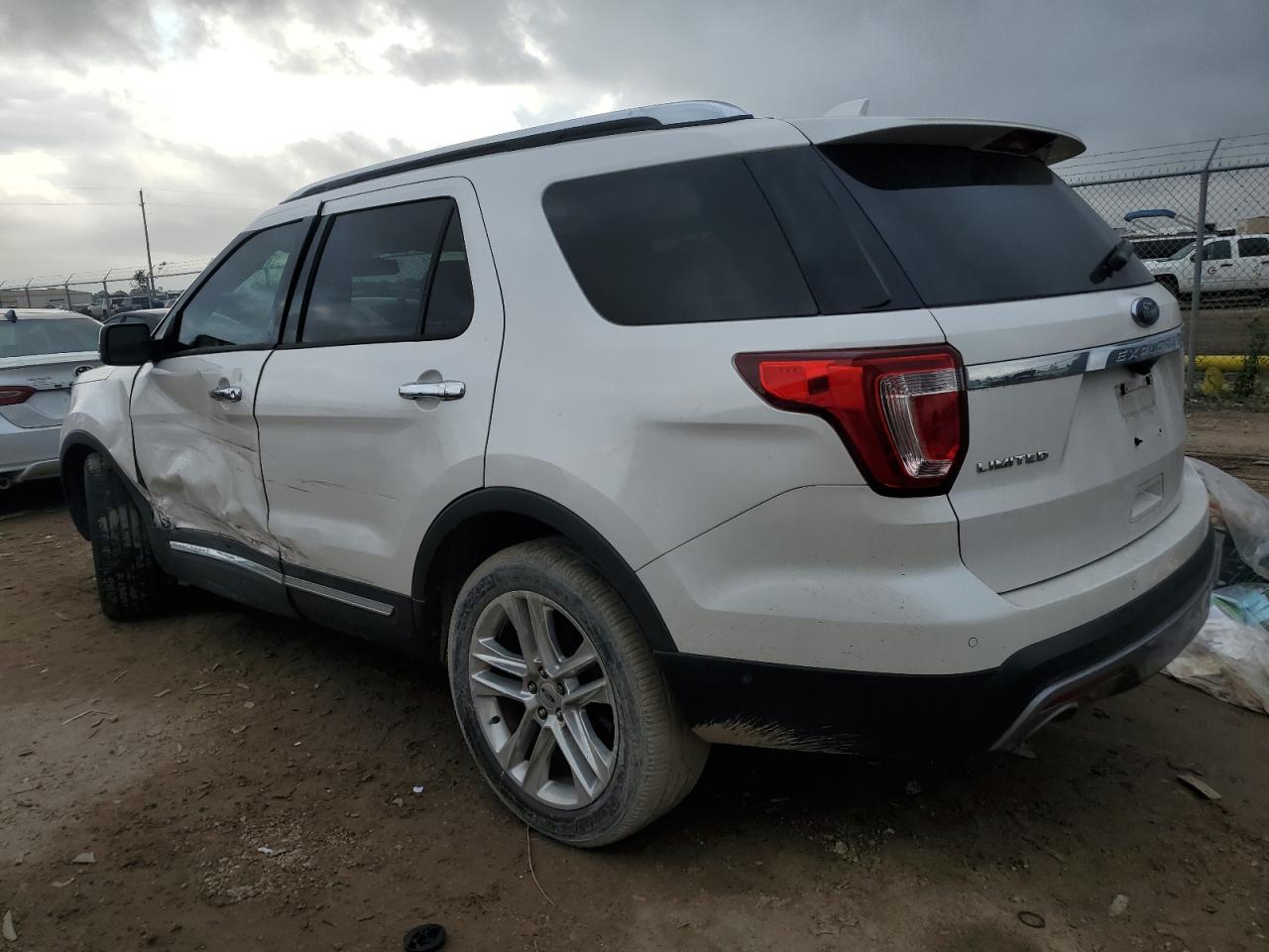2017 Ford Explorer - Image 2