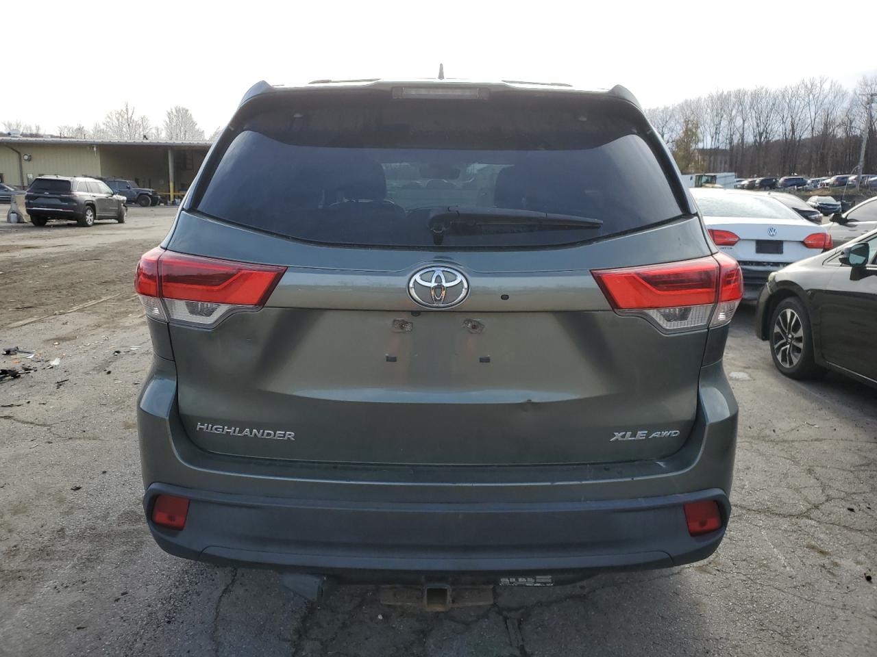 2018 Toyota Highlander Se VIN: 5TDJZRFH9JS889858 Lot: 79811514