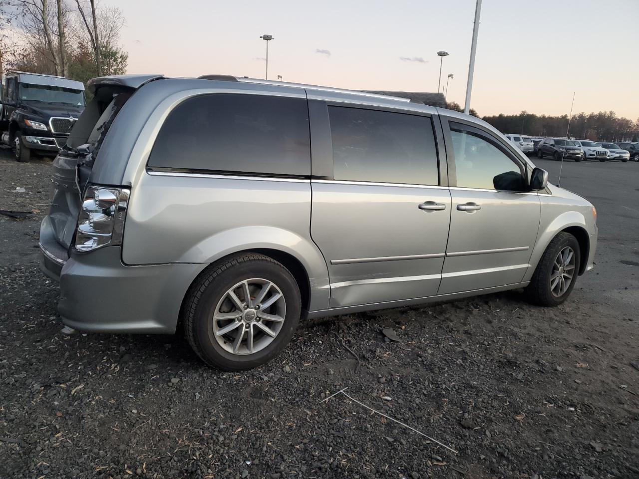 2019 Dodge Caravan - Image 3