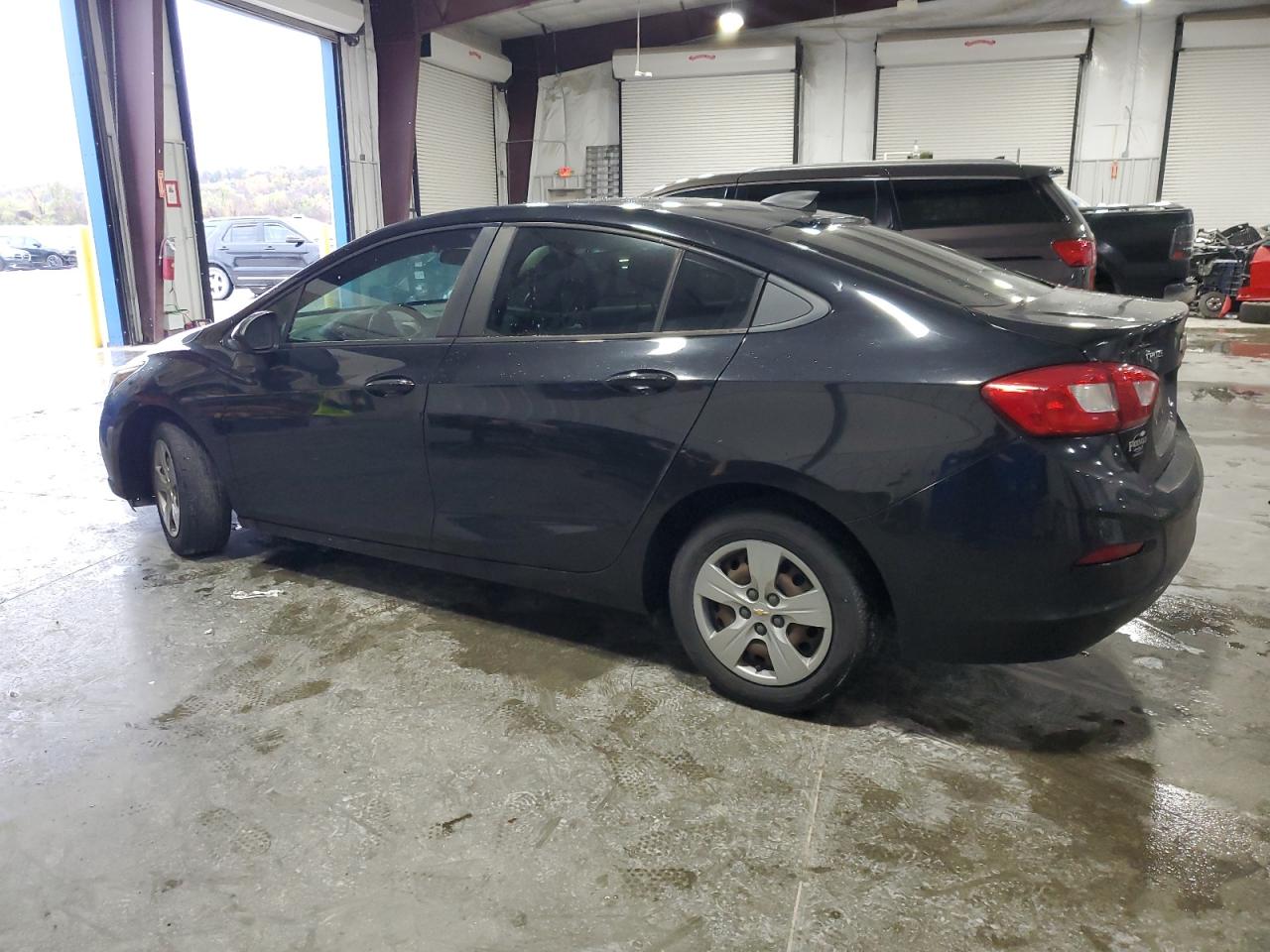 2018 Chevrolet Cruze - Image 2