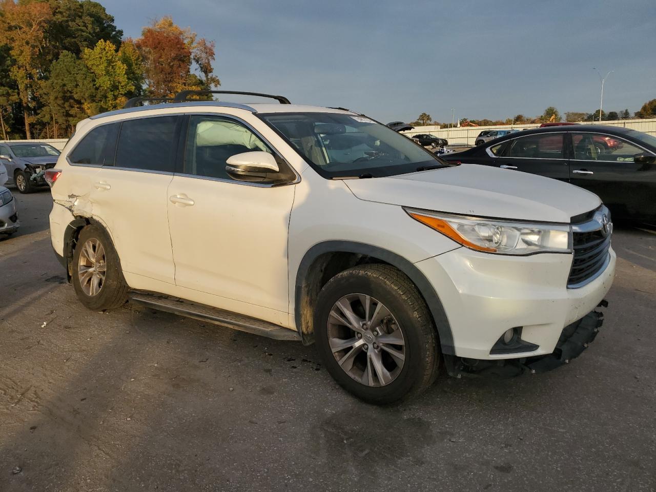 2015 Toyota Highlander - Image 4