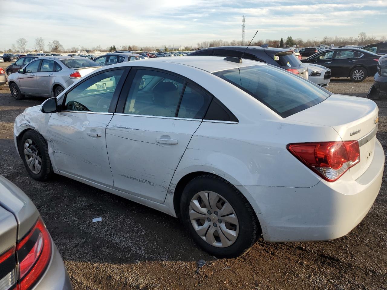 2016 Chevrolet Cruze - Image 2