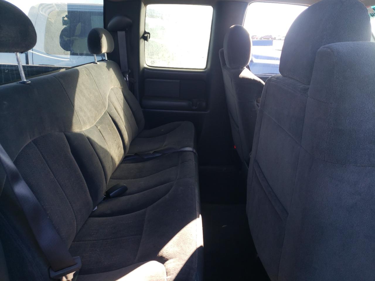 2000 Chevrolet Silverado - Image 10